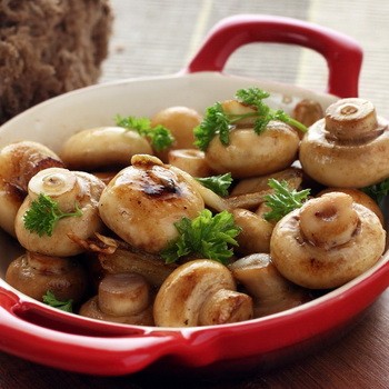 Délicieux plats de champignon frais