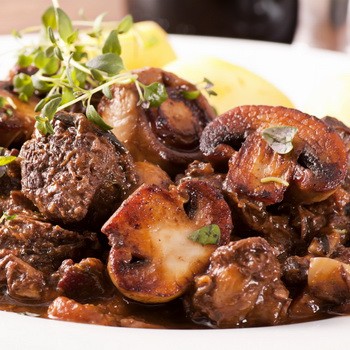 Viande grillée aux champignons: de délicieuses recettes