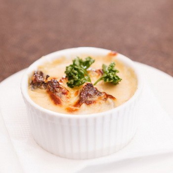 Julienne à la viande et aux champignons: recettes de plats copieux