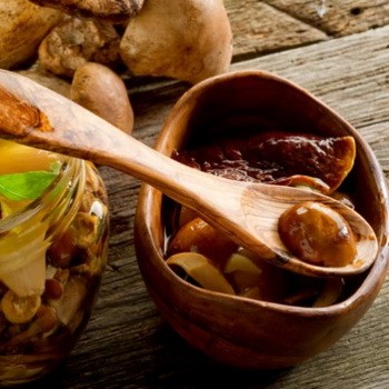 Méthodes et durée de conservation des champignons marinés