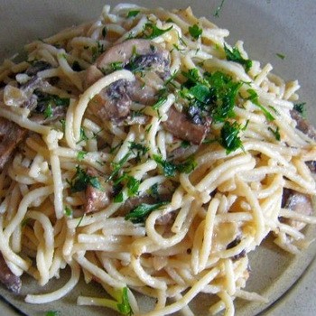 Pâtes au miel et aux champignons en sauce: recettes