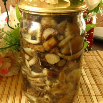 Que faire si les pots avec les champignons marinés sont gonflés?