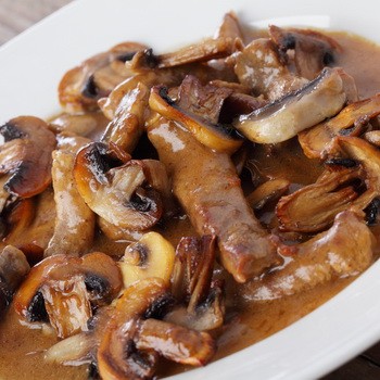 Comment faire cuire la viande avec des champignons: recettes pour une mijoteuse