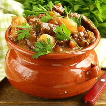 Comment faire cuire la viande avec des champignons dans des casseroles au four