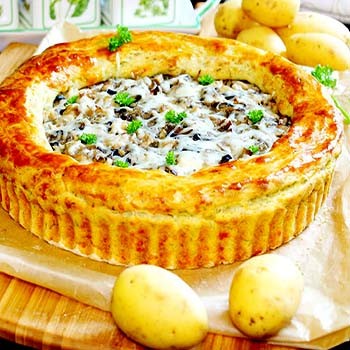 Tartes aux pommes de terre aux champignons: recettes pour le four (avec photo)