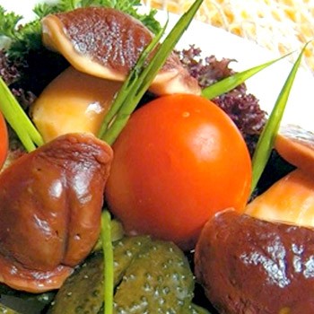 Comment décaper les boletus pour l'hiver dans des bocaux