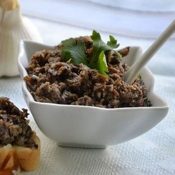 Comment faire cuire du caviar de champignons pour l'hiver: recettes de collations aux champignons