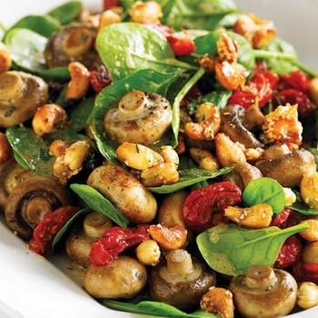 Salades de champignons aux champignons et concombres