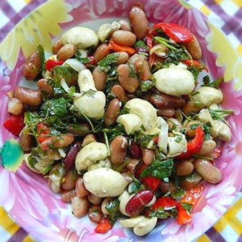 Champignons aux haricots: recettes pour les premier et deuxième plats