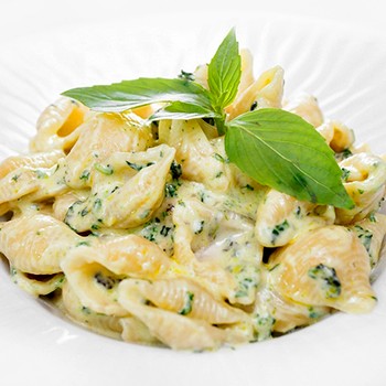 Pâtes aux champignons dans une délicate sauce crémeuse