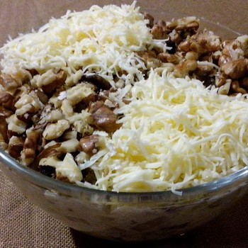 Salades de champignons au miel et au fromage