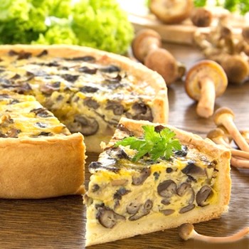 Tartes aux champignons au miel de différents types de pâte