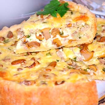 Délicieuses tartes aux girolles de différents types de pâte