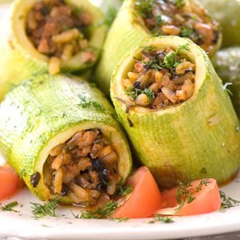 Savoureux plats de champignon aux courgettes