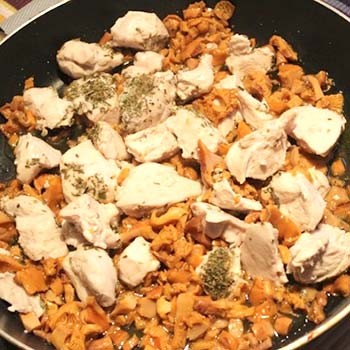 Plats de girolles au poulet