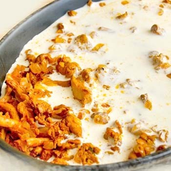 Chanterelles à la crème sure: de délicieuses recettes de plats aux champignons