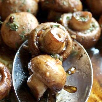 Comment faire cuire des champignons: recettes pour le four et la mijoteuse