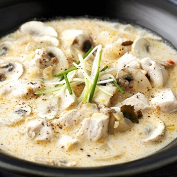 Champignons cuits dans une casserole