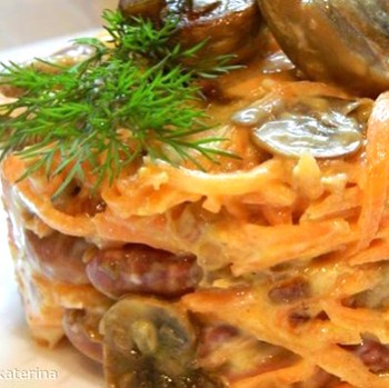 Comment faire cuire des salades avec des champignons et des carottes