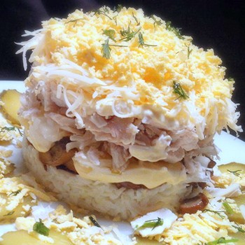 Salades à la poitrine de poulet et aux champignons: recettes