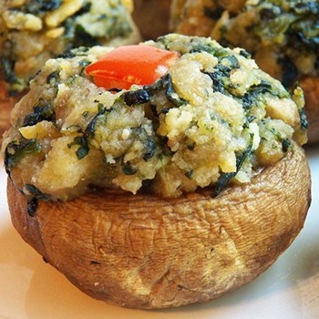 Plats de champignons entiers